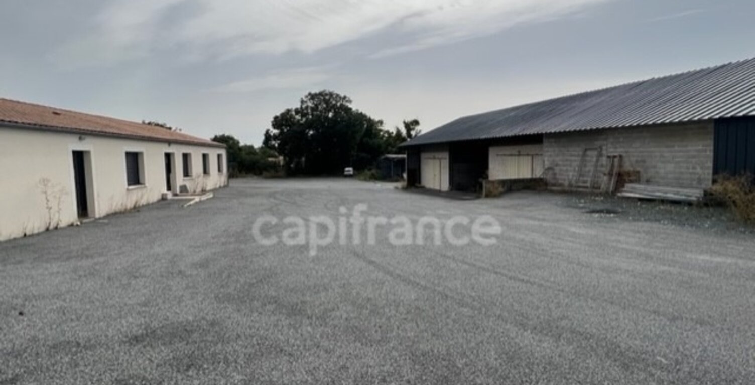 Dpt Charente Maritime (17), à vendre proche de SAINTES Entrepots parkings et Bureaux — photo 1