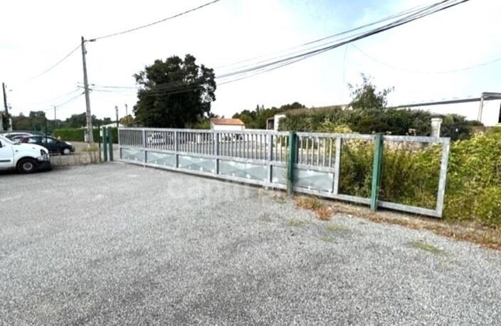 Dpt Charente Maritime (17), à vendre proche de SAINTES Entrepots parkings et Bureaux — photo 2