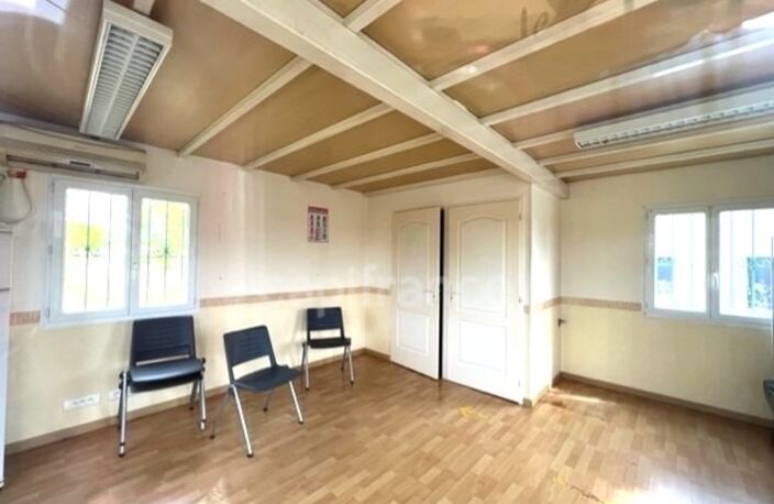Dpt Charente Maritime (17), à vendre proche de SAINTES Entrepots parkings et Bureaux — photo 3