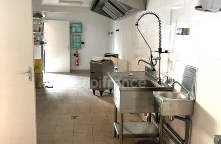 Dpt Charente Maritime (17), à vendre proche de SAINTES Entrepots et Bureaux — photo 5