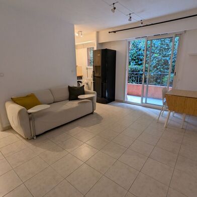 Appartement 2 pièces 840 €