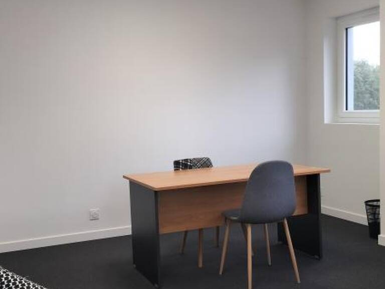 SENE , Le Poulfanc , Bureau neuf À Louer — photo 1