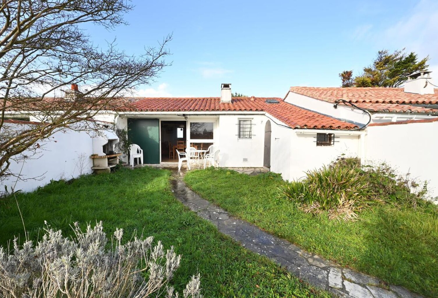 Maison plain-pied - jardin - stationnement — photo 1