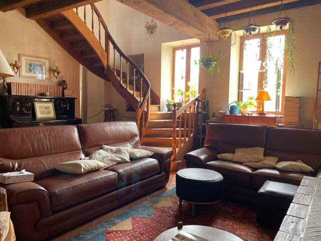 Maison Sainte Solange 7 pièce(s) 280 m2 sur terrain de  845 m² — photo du bien
