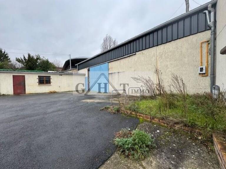 Cellule de Stockage 325 m² – Neuilly-Plaisance (A4) — photo 1