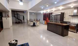 Bureau 9 Pièces 300 m² à louer à Saint-Pierre (97410)