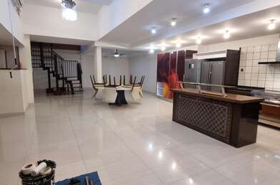 Bureau 9 pièces 3650 €