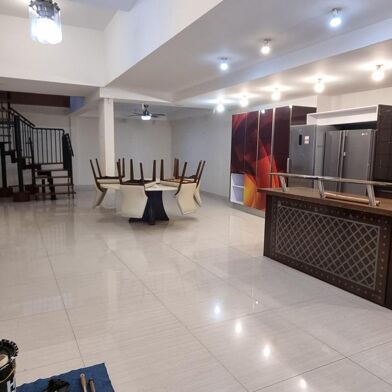 Bureau 9 pièces 3650 €