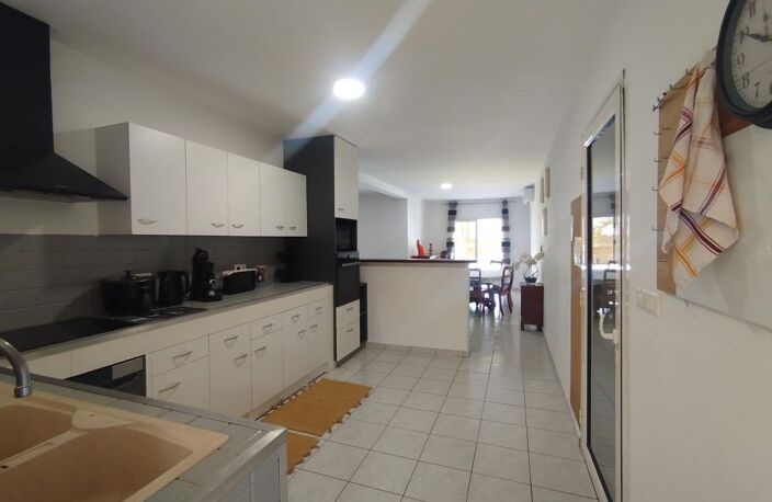 VILLA MEUBLEE de 110 m² - Ligne des Bambous - SAINT-PIERRE — photo 2
