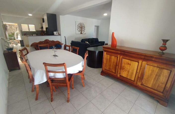 VILLA MEUBLEE de 110 m² - Ligne des Bambous - SAINT-PIERRE — photo 3