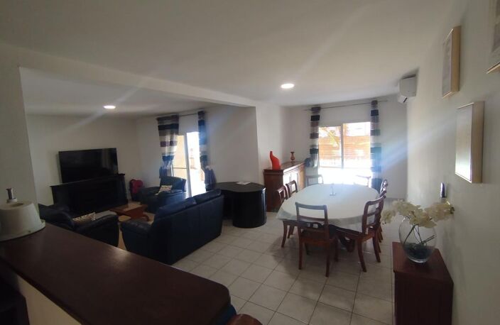 VILLA MEUBLEE de 110 m² - Ligne des Bambous - SAINT-PIERRE — photo 5