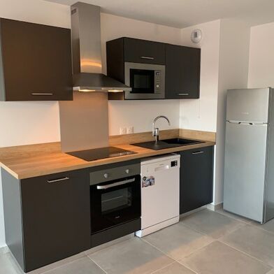 Appartement 3 pièces 776 €