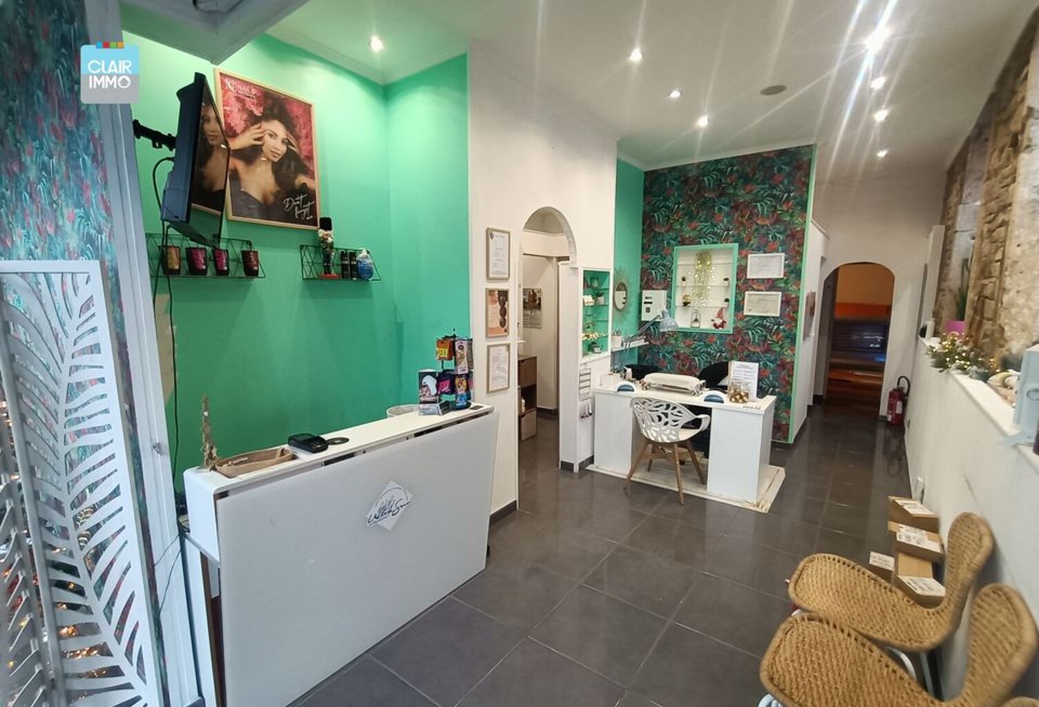 A MACON VILLE FONDS DE COMMERCE SALON DE BEAUTE DE 90M² — photo 1