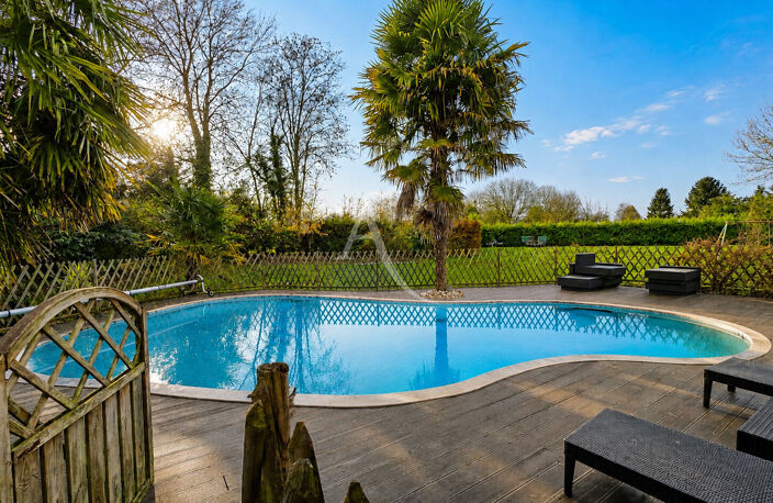 Maison moderne  chambres sous-sol dressing piscine — photo 3