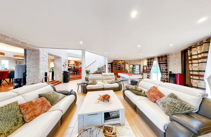 Maison moderne  chambres sous-sol dressing piscine — photo 4