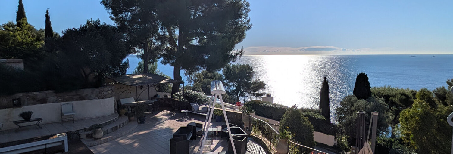 Maison 6 Pièces 130 m² à louer à Carqueiranne (83320)