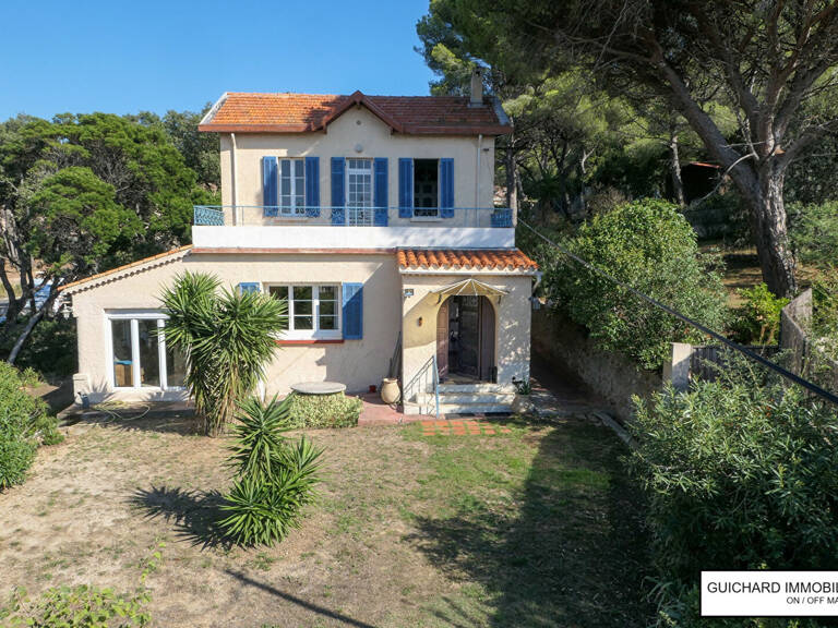 Le Pradet maison vue mer de 170 m² sur 1140 m² de terrain à 150 m de la plage — photo 1