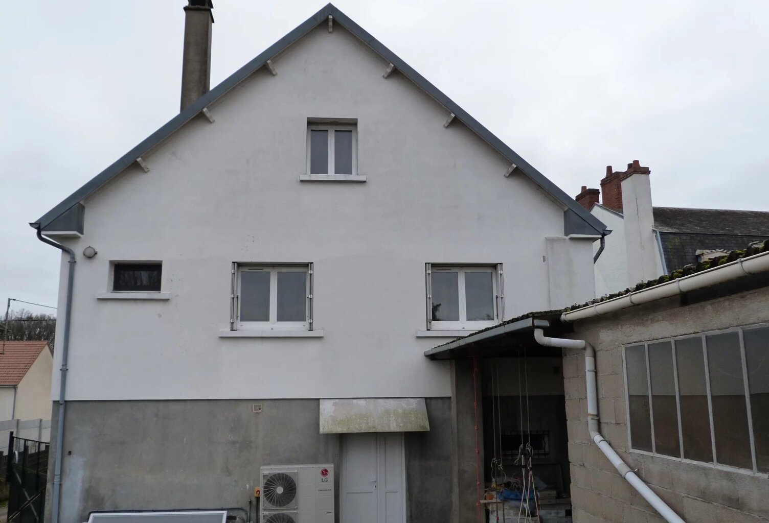Vierzon Nord : Maison T.8 - 3 niveaux 255 M² sur 1000 M² de terrain — photo 1