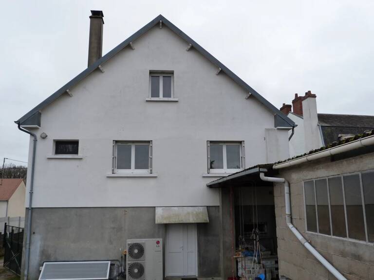 Vierzon Nord : Maison T.8 - 3 niveaux 255 M² sur 1000 M² de terrain — photo 1