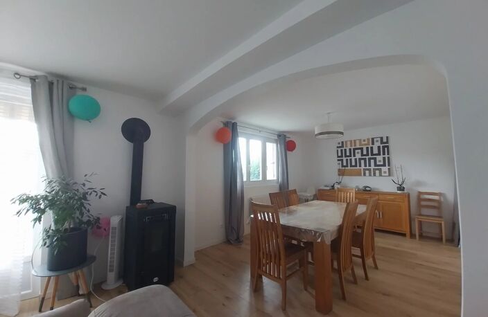 Vierzon Nord : Maison T.8 - 3 niveaux 255 M² sur 1000 M² de terrain — photo 2