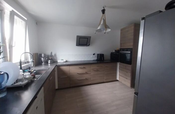 Vierzon Nord : Maison T.8 - 3 niveaux 255 M² sur 1000 M² de terrain — photo 3