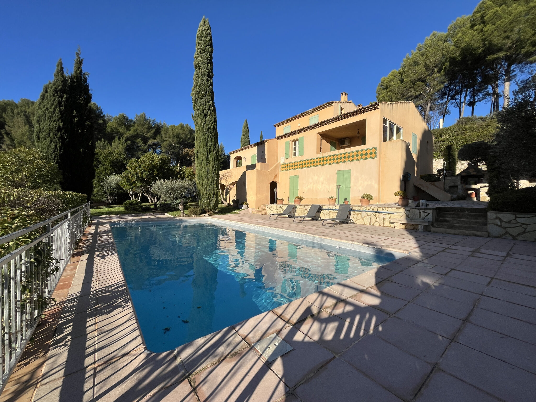 Villa / Maison  T7 à louer Roquevaire 13360