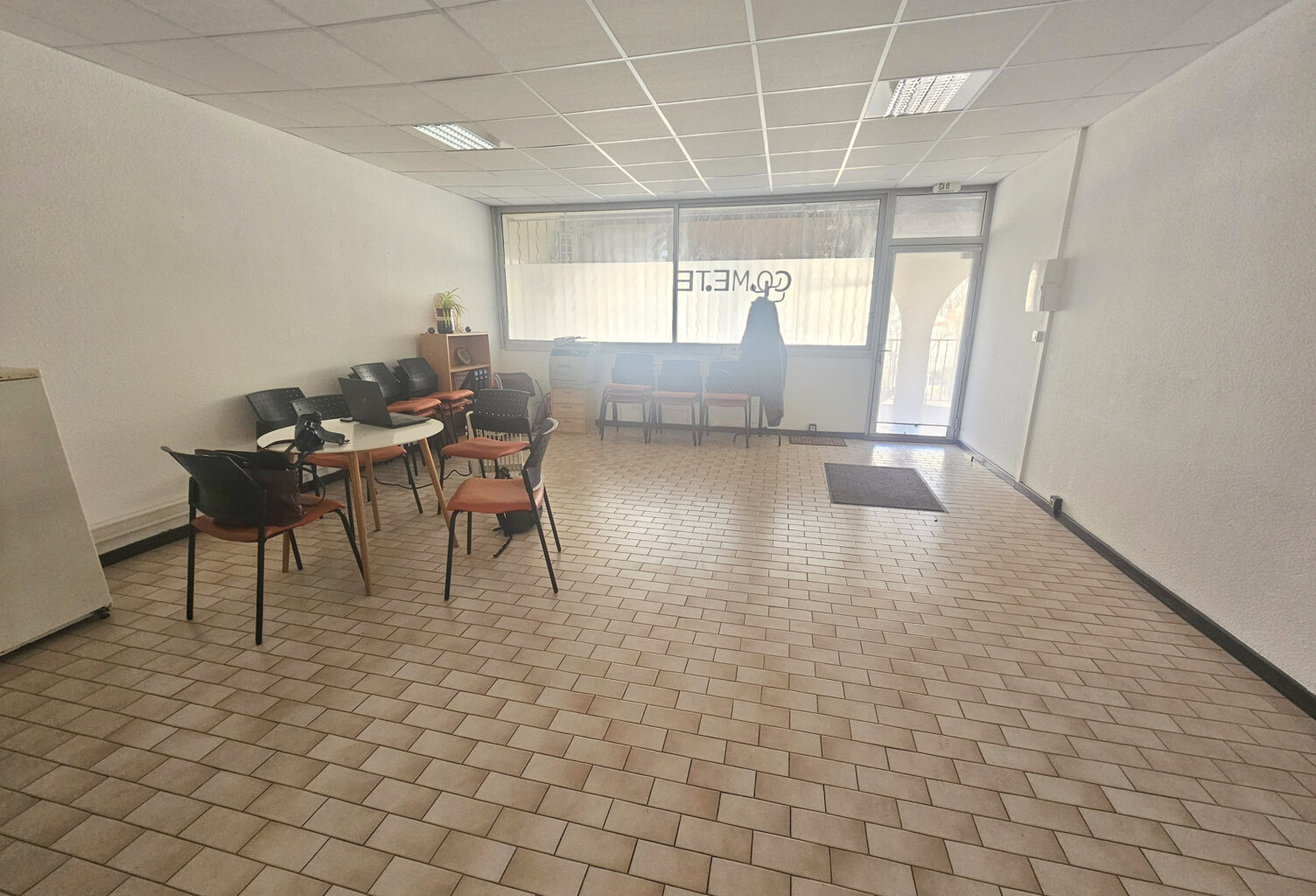 Dépt Hérault (34), à vendre MONTPELLIER bureau de 64m2. — photo 1
