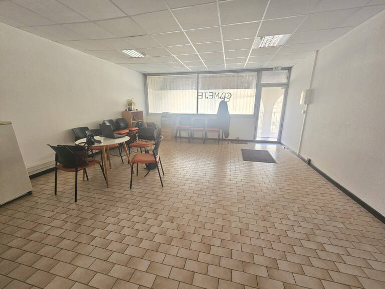Dépt Hérault (34), à vendre MONTPELLIER bureau de 64m2. — photo 1