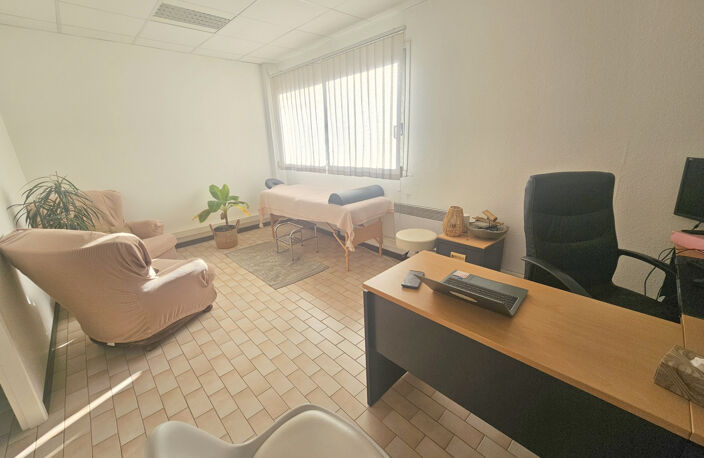 Dépt Hérault (34), à vendre MONTPELLIER bureau de 64m2. — photo 3