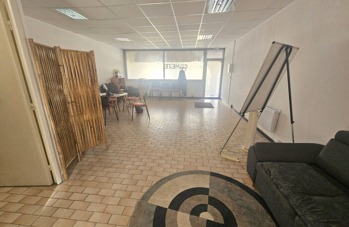 Dépt Hérault (34), à vendre MONTPELLIER bureau de 64m2. — photo 4