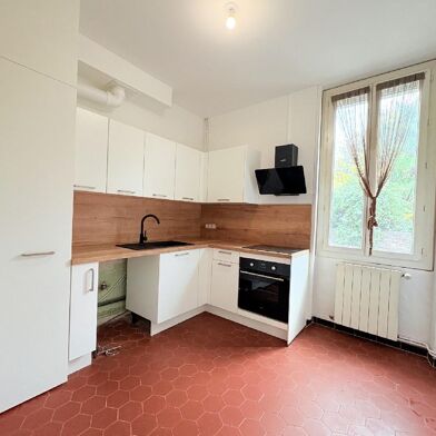 Appartement 3 pièces 825 €