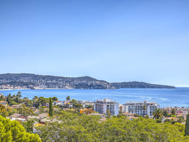 Superbe F4 mi-colline 105m2 Vue mer carte postale — photo du bien