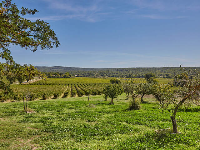 ROGNES - Propriété de 570 m²  sur 1 hectare en campagne — photo du bien