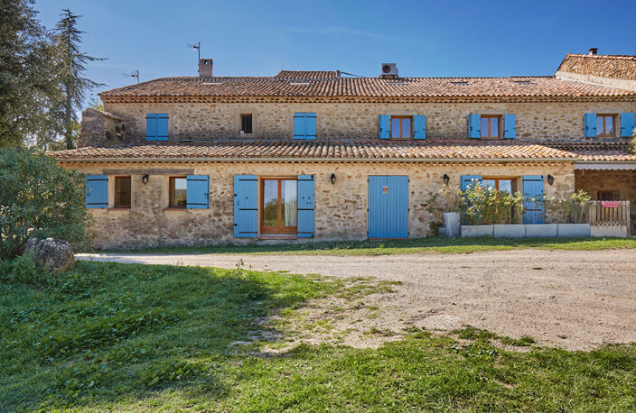 ROGNES - Propriété de 570 m²  sur 1 hectare en campagne — photo 2
