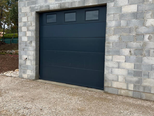 Garage proposé à Saint-Vallier-de-Thiey