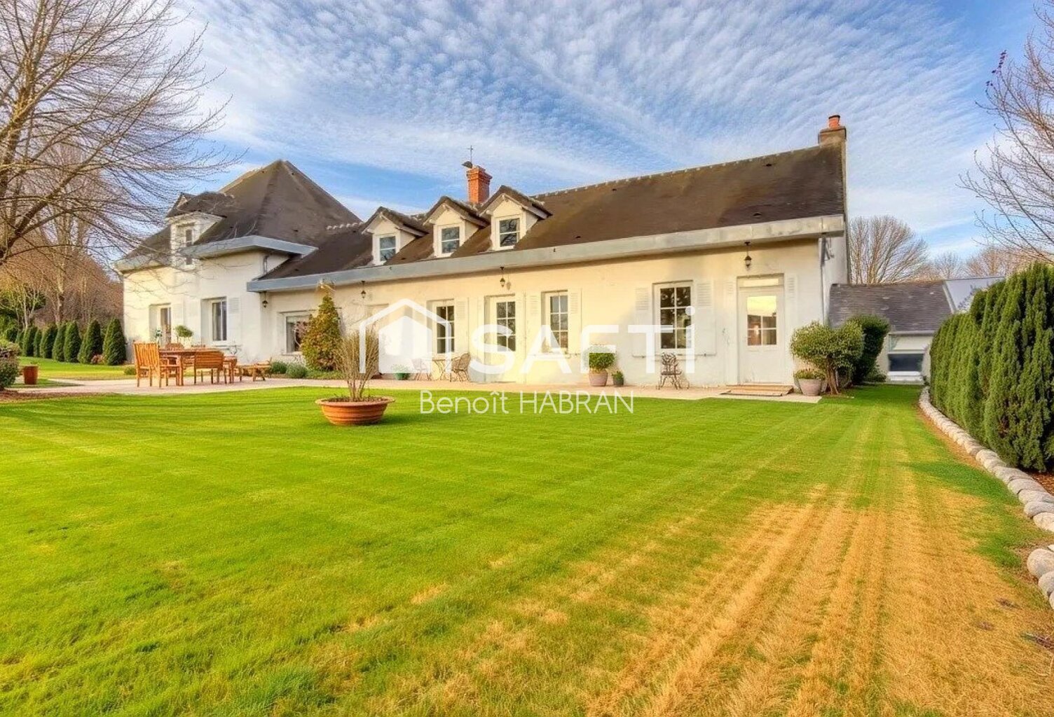 Maison de 235m2, 8 pièces, 4 chambres, jardin 2782m2 — photo 1