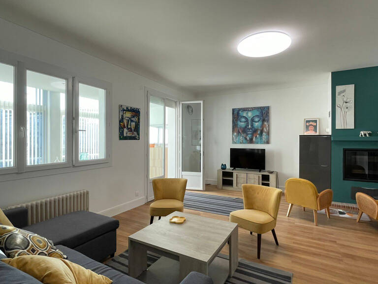 TRIPLEX STANDING — photo 1