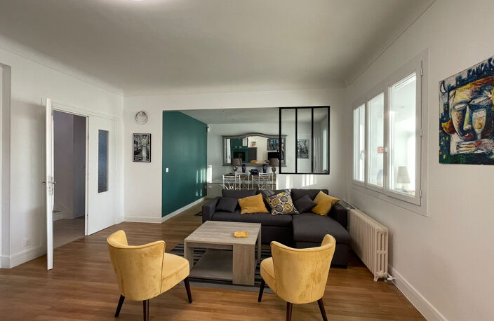 TRIPLEX STANDING — photo 2