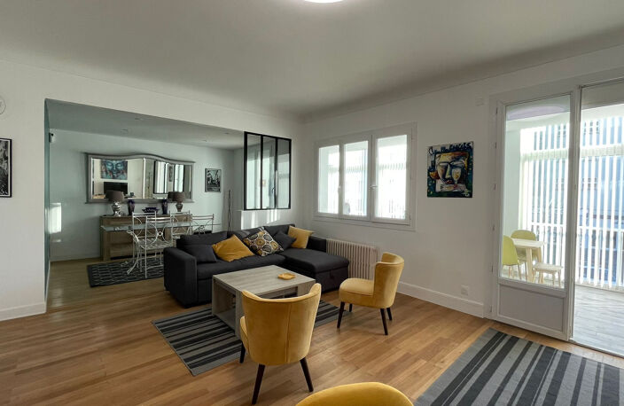 TRIPLEX STANDING — photo 4
