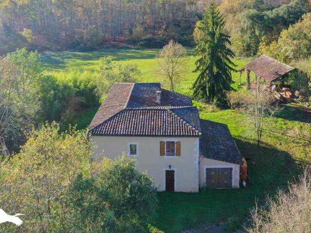 Maison en pierre de 6 pièces principales — photo du bien