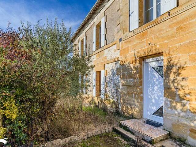 Maison en pierre de 7 pièces principales — photo du bien
