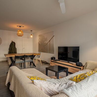 Appartement 3 pièces 241960 €