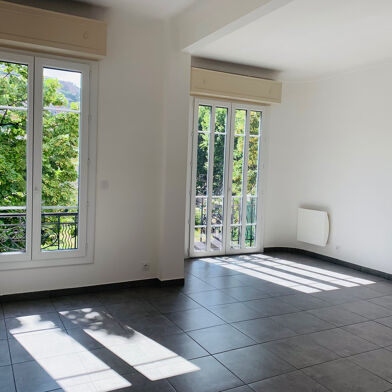 Appartement 3 pièces 1300 €