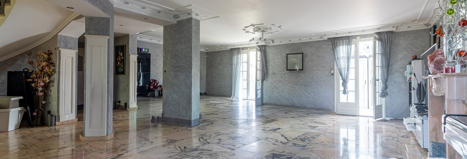 Divers 10 Pièces 400 m² à vendre à Bron (69500)