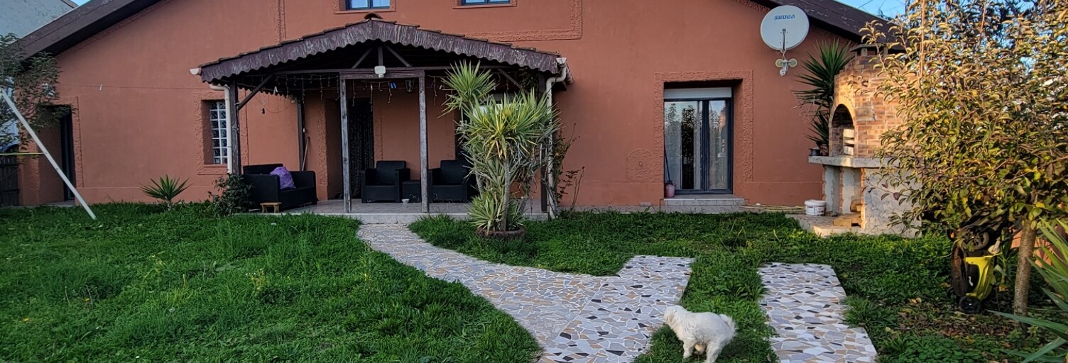 Maison 8 Pièces 217 m² à vendre à Tauriac (33710)