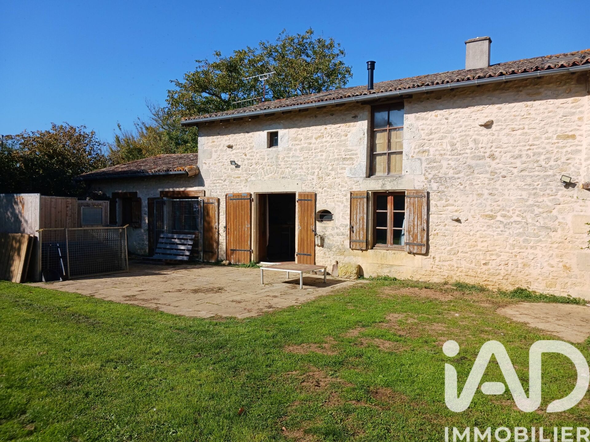 Champagne-St-Hilaire - 190m² - 8p. - 4ch.