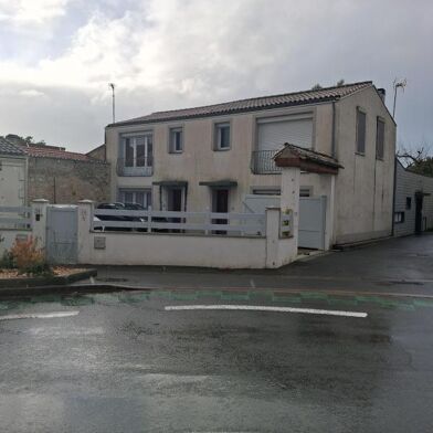 Maison 5 pièces 933 €