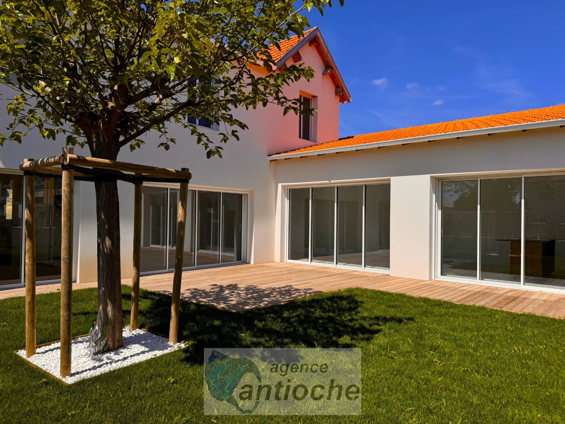 Villa / Maison  T5 à vendre Rochelle (La) 17000