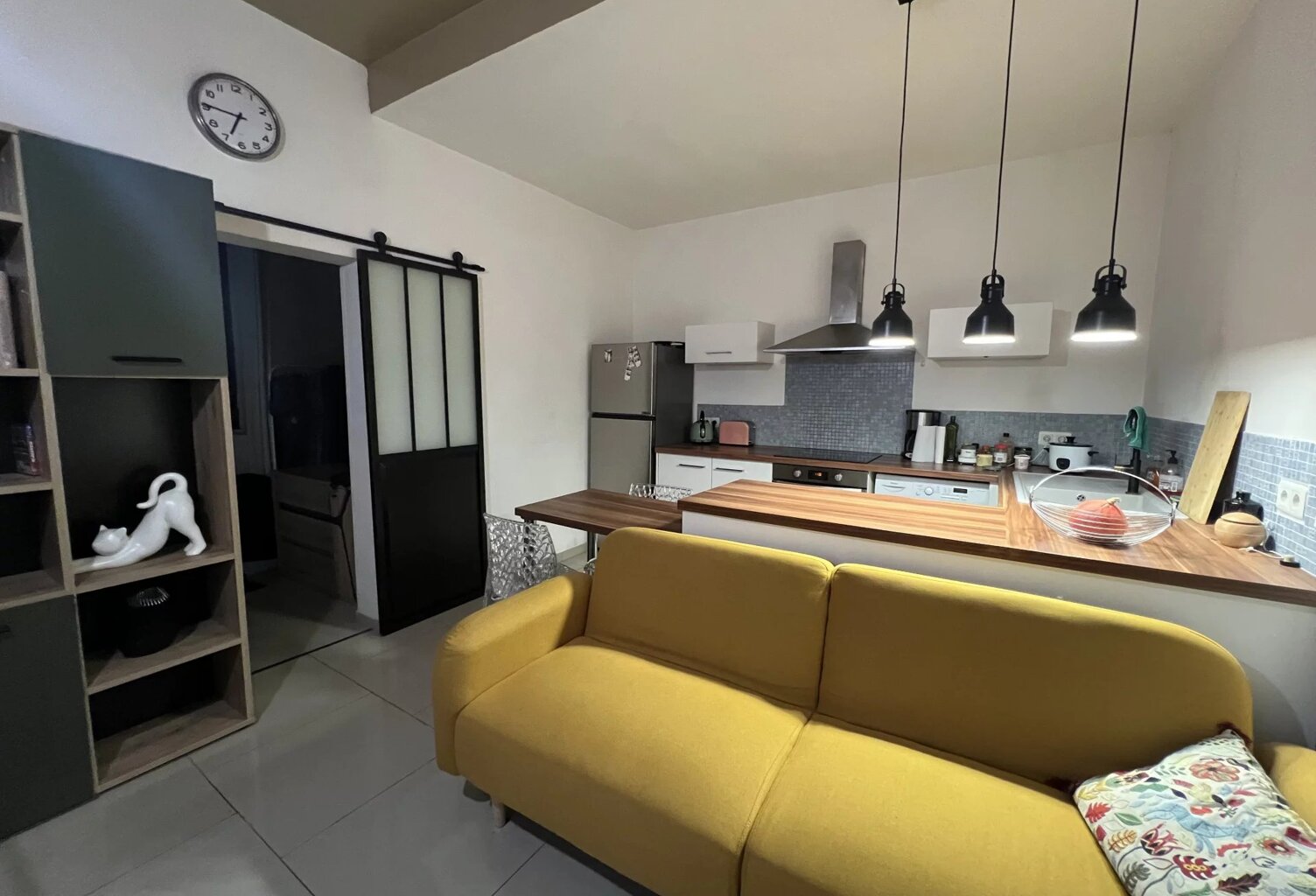Nîmes centre, quartier de la gare / Ste Perpétue, immeuble de 3 appartements loués et vendus meublés — photo 1