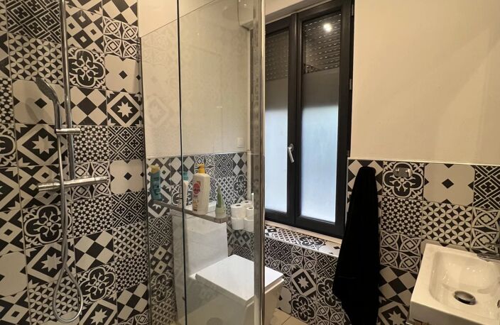 Nîmes centre, quartier de la gare / Ste Perpétue, immeuble de 3 appartements loués et vendus meublés — photo 4